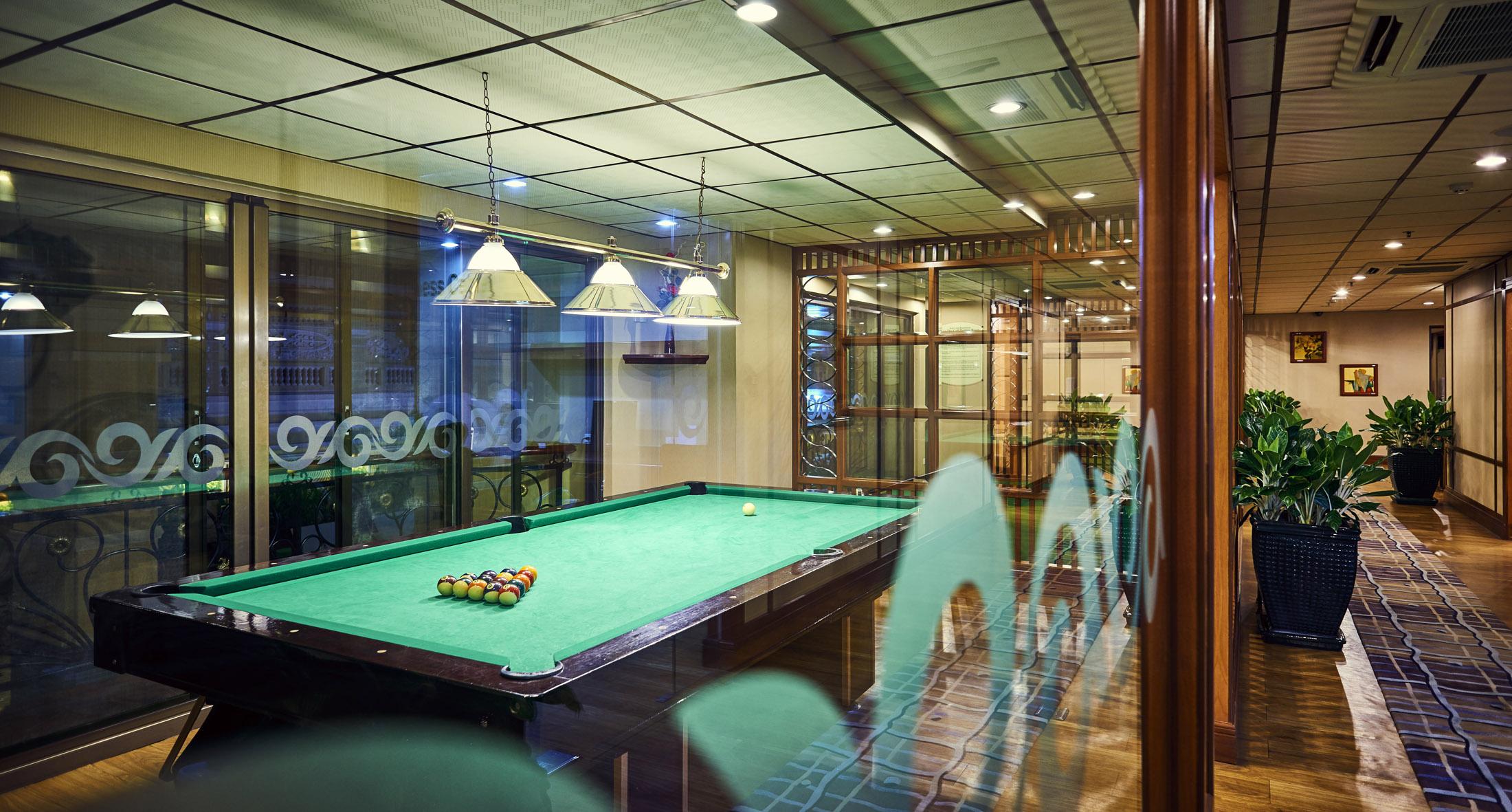 Sherwood Residence Ho Si Minh-város Kültér fotó A pool table