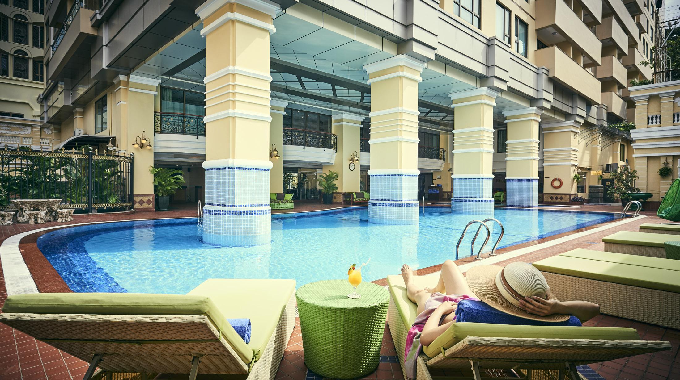 Sherwood Residence Ho Si Minh-város Kültér fotó The pool at the hotel