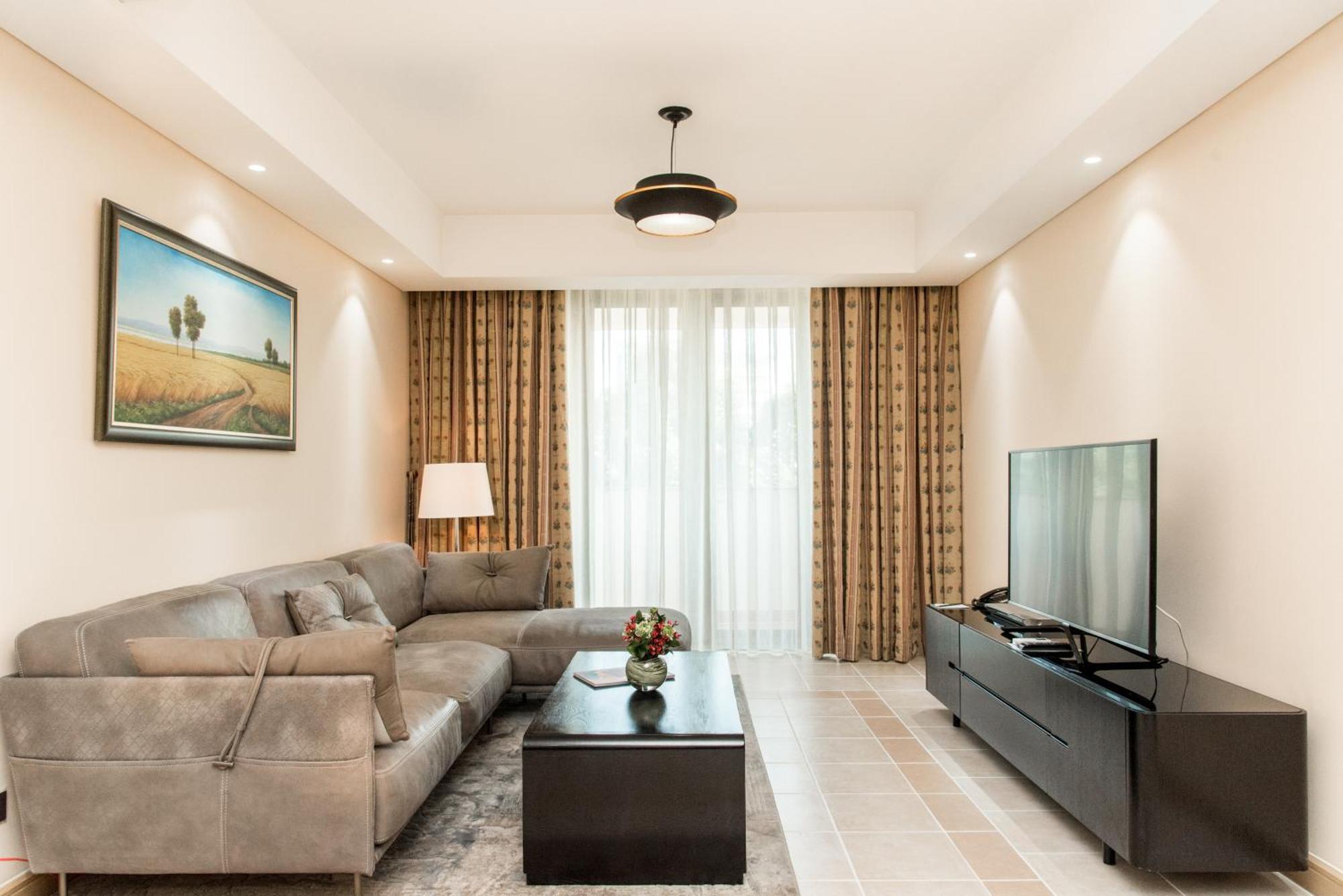 Sherwood Residence Ho Si Minh-város Kültér fotó A living room in a typical apartment