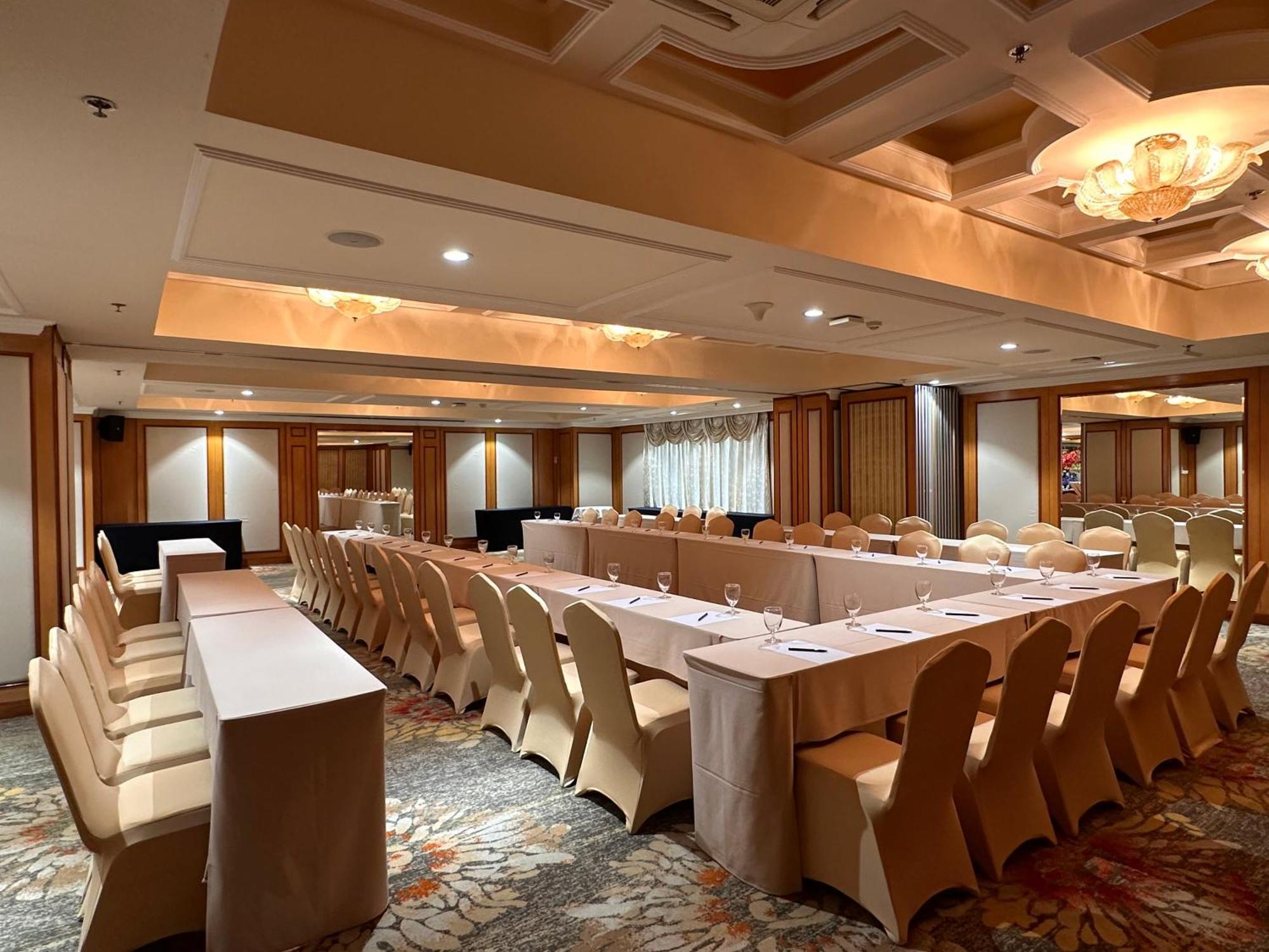 Sherwood Residence Ho Si Minh-város Kültér fotó The Royal Ballroom
