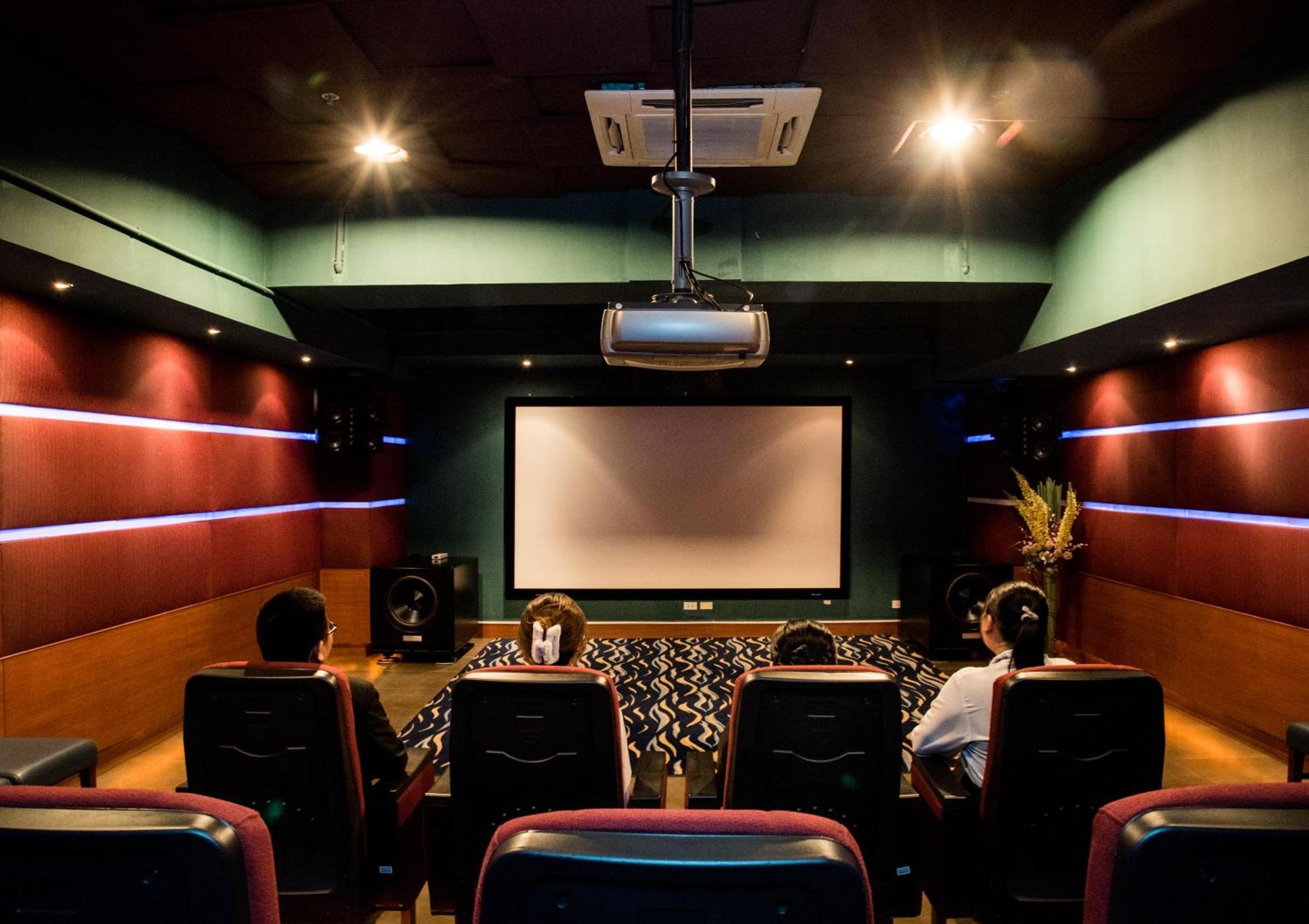 Sherwood Residence Ho Si Minh-város Kültér fotó A home theater