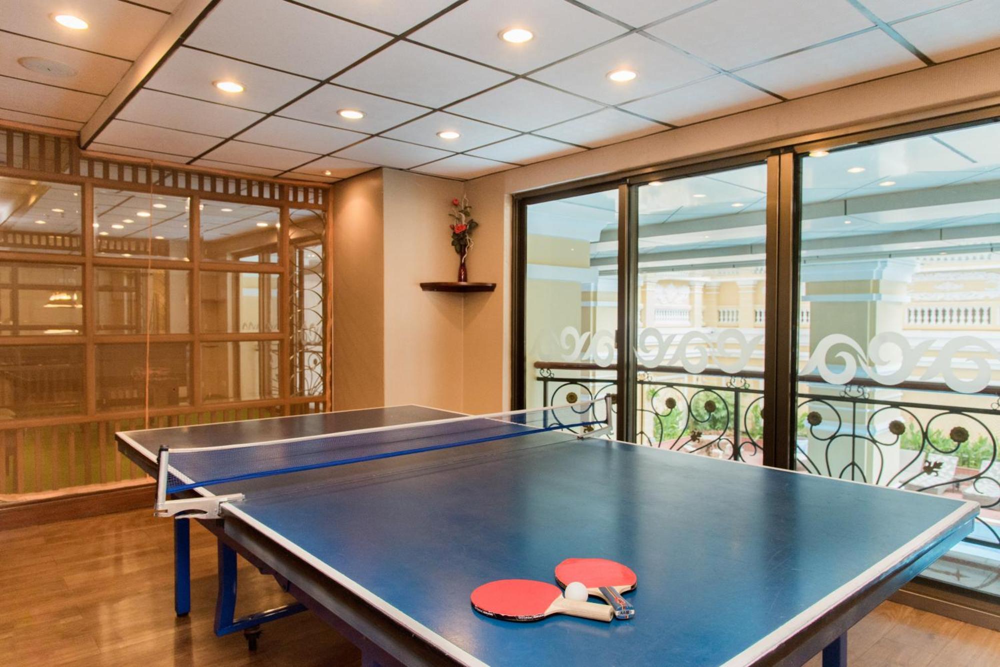 Sherwood Residence Ho Si Minh-város Kültér fotó A table tennis table