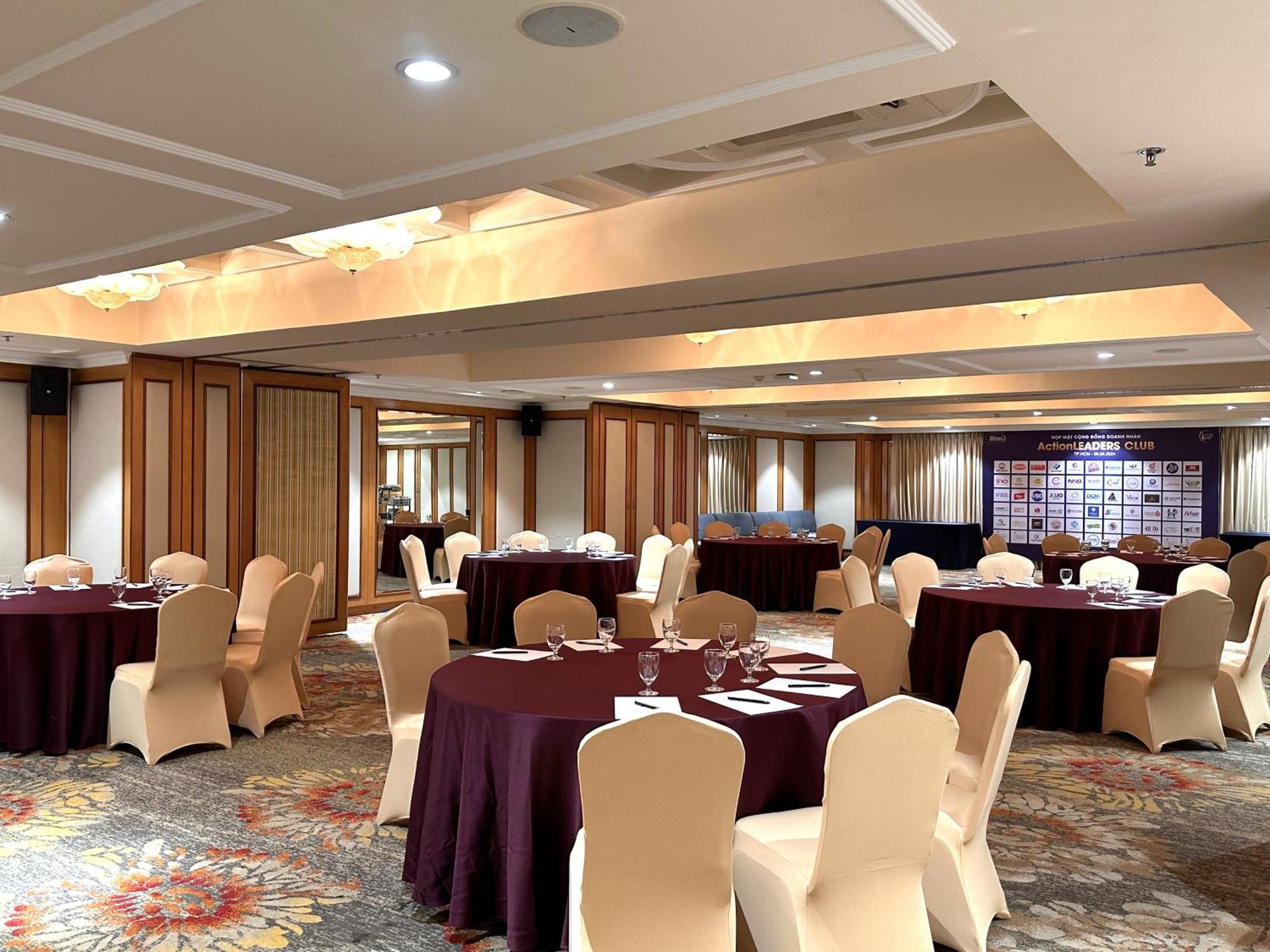 Sherwood Residence Ho Si Minh-város Kültér fotó The ballroom