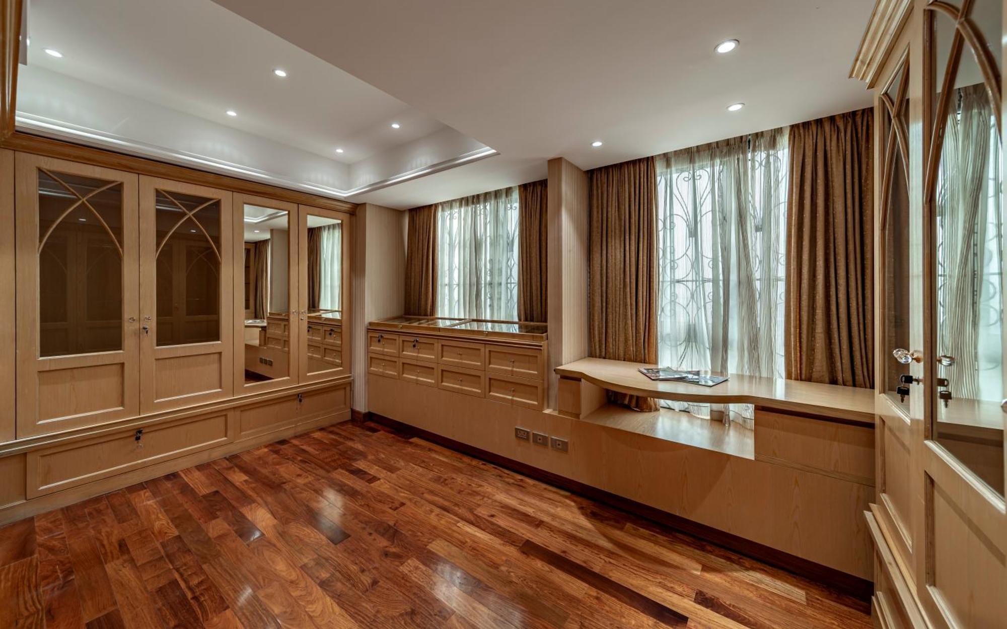 Sherwood Residence Ho Si Minh-város Kültér fotó A walk-in closet